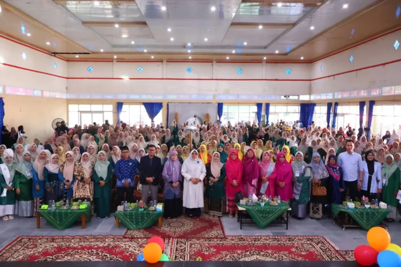 Ny. Yeni Elzadaswarman saat membuka Pentas Seni Paguyuban TK Negeri/TK Negeri Pembina se-Sumbar di Aula SMKN 2 Payakumbuh, Sabtu (9/5/2026). (Foto: MC Payakumbuh)