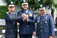 Wali Kota Padang, Fadly Amran salam komando usai apel sertijab Kadishub Padang di halaman Kantor Dishub Padang, Rabu (13/5/2026) pagi. (Foto: Prokopim Padang)
