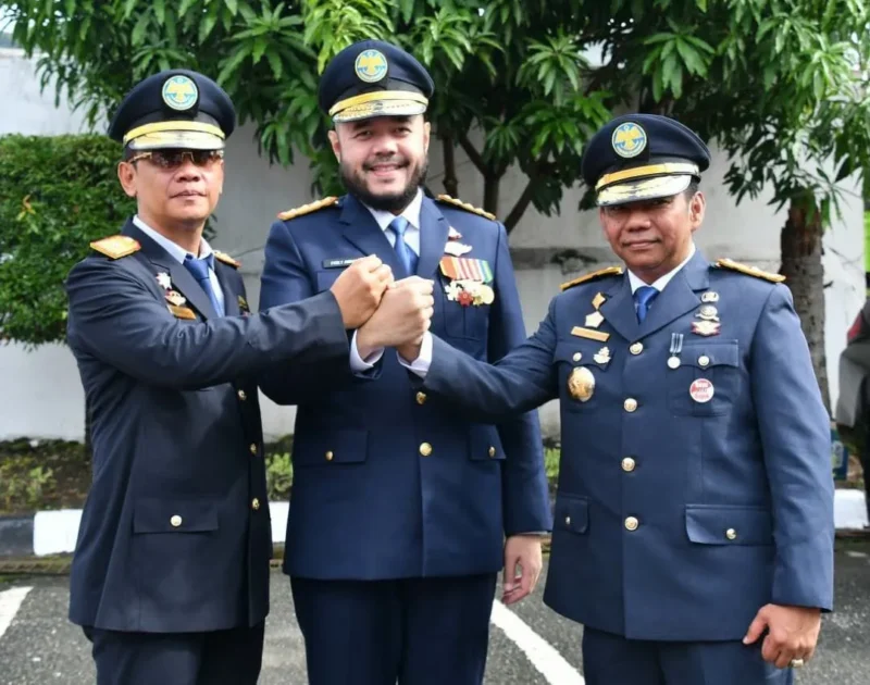 Wali Kota Padang, Fadly Amran salam komando usai apel sertijab Kadishub Padang di halaman Kantor Dishub Padang, Rabu (13/5/2026) pagi. (Foto: Prokopim Padang)