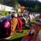 Para jamaah Shalat Idul Adha di GOR H Ilyas Yakub Painan mendengarkan sambutan dari Kakan Kemenag Pessel, Yufrizal. (Foto: Dok. Niks)