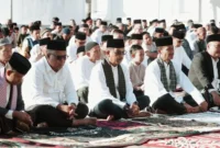 Bupati Solsel Khairunas mengikuti Shalat Iduladha 1447 H di halaman Kantor Bupati Solsel, Rabu (27/5/2026). (Foto: Humas Pemkab Solsel)