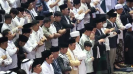Suasana Salat Iduladha 1447 H di Masjid Istiqlal, Jakarta. Tampak shaf depan Wakil Presiden Gibran Rakabuming Raka, Menag Nasaruddin Umar beserta para jajaran Pejabat Kabinet Merah Putih. (Foto: Jaya Perdhana/Kemenag)