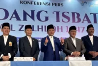 Menteri Agama Prof Nasaruddin Umar bersama Wakil Menteri Agama Romo Muhammad Syafii didampingi Dirjen Bimas Islam Prof Abu Rohmad dan Wakil MPR RI Hidayat Nur Wahid dan Sekjen MUI Buya Amirsyah Tambunan dalam konferensi pers Sidang Isbat Idul Adha, Minggu (17/5/2026). (Foto Latifahtul Jannah/MUI Digital)