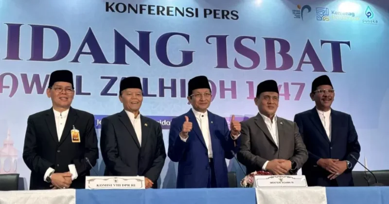 Menteri Agama Prof Nasaruddin Umar bersama Wakil Menteri Agama Romo Muhammad Syafii didampingi Dirjen Bimas Islam Prof Abu Rohmad dan Wakil MPR RI Hidayat Nur Wahid dan Sekjen MUI Buya Amirsyah Tambunan dalam konferensi pers Sidang Isbat Idul Adha, Minggu (17/5/2026). (Foto Latifahtul Jannah/MUI Digital)