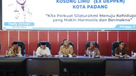 Wali Kota Padang, Fadly Amran saat kegiatan silaturrahmi Ikatan Keluarga Besar 05 (eks Departemen Penerangan) Kota Padang di Ruang Bagindo Aziz Chan, Balai Kota Padang, Aia Pacah, Minggu (3/5/2026). (Foto: Prokopim Padang)