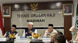 Ketua Timwas Haji DPR RI, Cucun Ahmad Syamsurijal, dan rombongan saat kunjungan kerja ke Kantor PPIH Daerah Kerja Madinah, Senin (18/5/2026). (Foto: Kemenhaj)