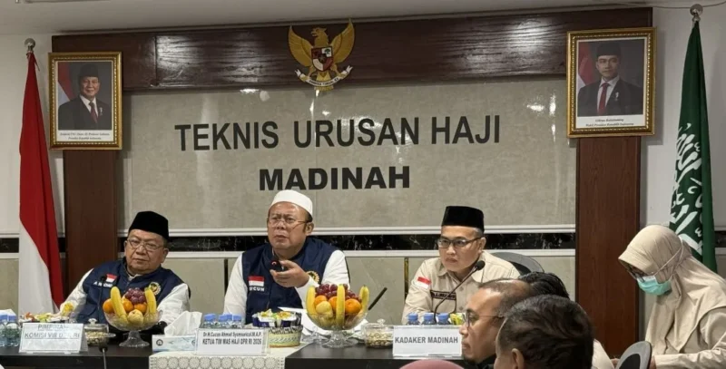 Ketua Timwas Haji DPR RI, Cucun Ahmad Syamsurijal, dan rombongan saat kunjungan kerja ke Kantor PPIH Daerah Kerja Madinah, Senin (18/5/2026). (Foto: Kemenhaj)