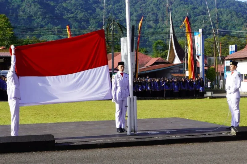 Pemko Padang Panjang menggelar upacara peringatan Harkitnas 2026 di halaman Balai Kota, Rabu (20/5/2026). (Foto: Diskominfo Padang Panjang)