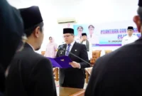 Wakil Bupati Tanah Datar, Ahmad Fadly, melantik 18 pejabat manajerial di lingkungan Pemkab Tanah Datar di Aula Kantor Bupati Tanah Datar, Jumat (22/5/2026). (Foto: Prokopim Tanah Datar)
