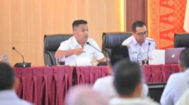 Wagub Sumbar Vasko Ruseimy saat rapat di Kantor Bappeda Sumbar, Rabu (13/5/2026). (Foto: ADPSB)
