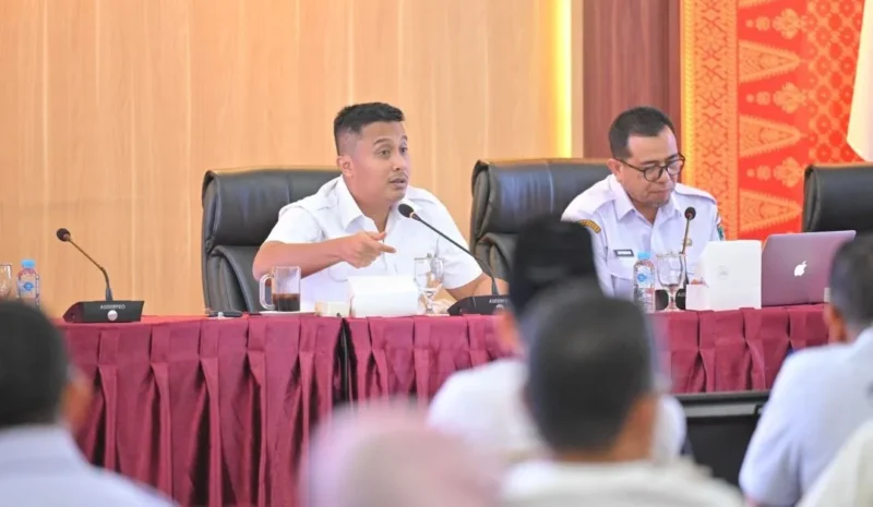 Wagub Sumbar Vasko Ruseimy saat rapat di Kantor Bappeda Sumbar, Rabu (13/5/2026). (Foto: ADPSB)