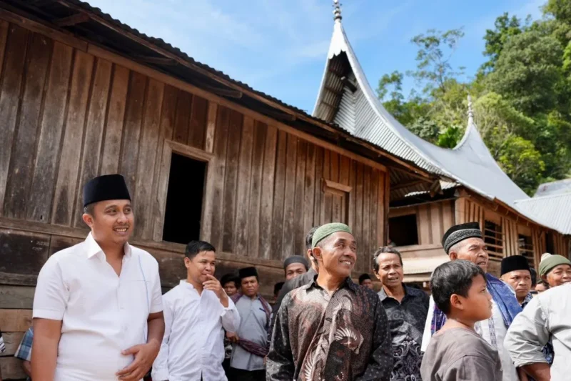 Wakil Gubernur Sumbar Vasko Ruseimy mengunjungi Jorong Pertemuan, Nagari Muaro Sungai Lolo, Kecamatan Mapat Tunggul Selatan, Kabupaten Pasaman. (Foto: FB Vasko Ruseimy)