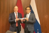 Wakil Menteri Perindustrian Faisol Riza dan Wakil Menteri Perindustrian dan Perdagangan Federasi Rusia Alexey Vladimirovich Gruzdev dalam pertemuan Indonesia–Russia Business and Investment Forum 2026 di Saint Petersburg. (Foto: Kemenperin)