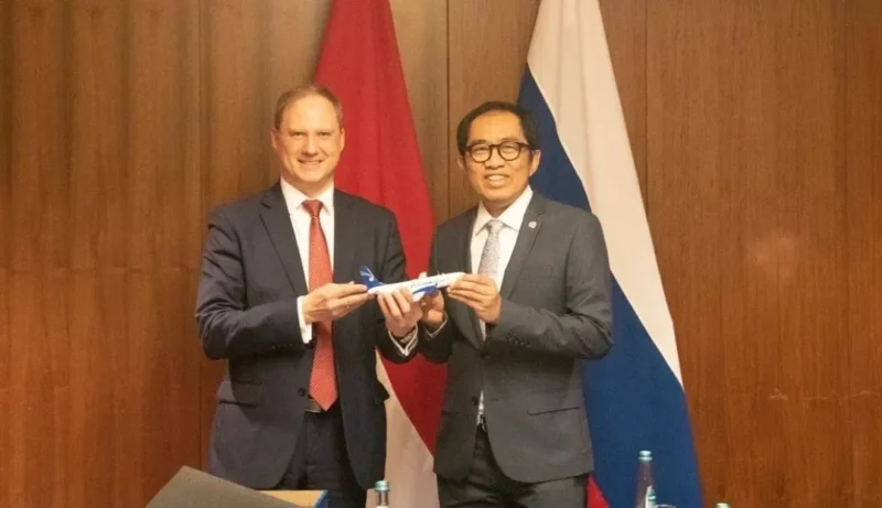 Wakil Menteri Perindustrian Faisol Riza dan Wakil Menteri Perindustrian dan Perdagangan Federasi Rusia Alexey Vladimirovich Gruzdev dalam pertemuan Indonesia–Russia Business and Investment Forum 2026 di Saint Petersburg. (Foto: Kemenperin)