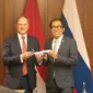 Wakil Menteri Perindustrian Faisol Riza dan Wakil Menteri Perindustrian dan Perdagangan Federasi Rusia Alexey Vladimirovich Gruzdev dalam pertemuan Indonesia–Russia Business and Investment Forum 2026 di Saint Petersburg. (Foto: Kemenperin)