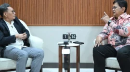 Wakil Menteri Transmigrasi Viva Yoga Mauladi saat mengisi podcast pada salah satu media, Jakarta, Kamis (21/5). (Foto: Kementrans)