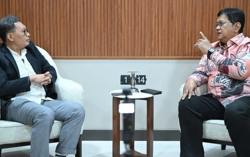 Wakil Menteri Transmigrasi Viva Yoga Mauladi saat mengisi podcast pada salah satu media, Jakarta, Kamis (21/5). (Foto: Kementrans)