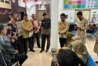 Wakil Wali Kota Allex Saputra melakukan sidak ke Kantor Disdukcapil pada Kamis (7/5/2026). (Foto: Kominfo Padang Panjang)