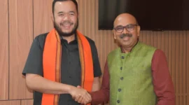 Wali Kota Padang Fadly Amran menerima kunjungan Konsul Jenderal India di Medan, Ravi Shanker Goel, di Takana Nasi Padang Resto, Senin malam (11/5/2026). (Foto: Prokopim Padang)