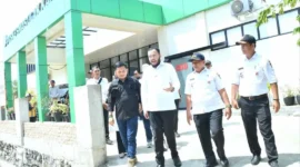 Wali Kota Padang, Fadly Amran, meninjau progres rehab-rekon Puskesmas Ulak Karang, Rabu (6/5/2026). (Foto: Prokopim Padang)