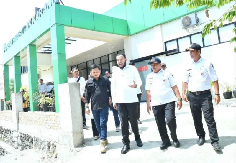 Wali Kota Padang, Fadly Amran, meninjau progres rehab-rekon Puskesmas Ulak Karang, Rabu (6/5/2026). (Foto: Prokopim Padang)