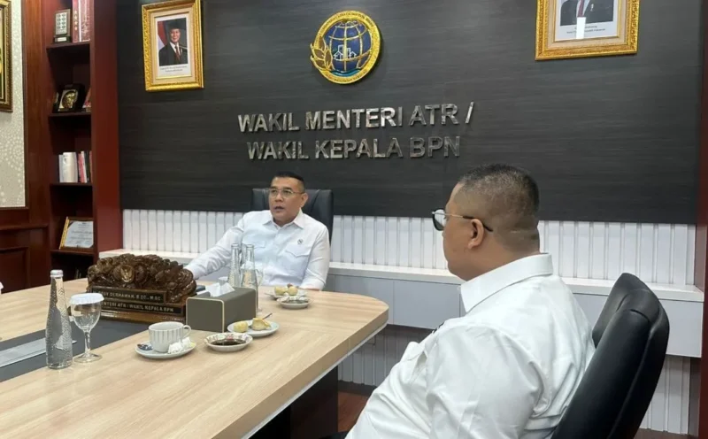 Wali Kota Padang Panjang Hendri Arnis saat bertemu Wamen ATR/BPN Ossy Dermawan di Jakarta, Kamis (7/5/2026). (Foto: Kominfo Padang Panjang)