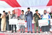 Wali Kota Padang, Fadly Amran bersama para pemenang Padang Rancak Award 2026 usai Upacara Peringatan Harkitnas ke-118 di Lapangan Upacara Balai Kota Padang, Aie Pacah, Selasa (20/5/2026). (Foto: Diskominfo Padang)