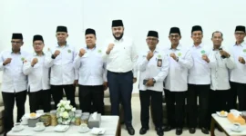 Wali Kota Padang, Fadly Amran, menerima kunjungan silaturahmi Kakan Kemenag Padang Yasril di Kediaman Resmi Wali Kota, Senin (4/5/2026). (Foto: Prokopim Padang)
