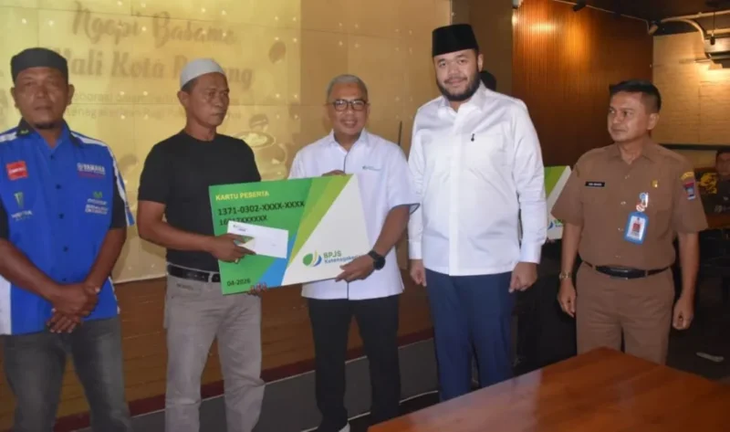 Wali Kota Padang Fadly Amran menggelar pertemuan dengan pimpinan perusahaan di Kota Padang di Kinol Bistro Padang, Senin (4/5/2026). (Foto: Prokopim Padang)