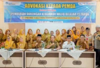 Wali Kota Solok  Ramadhani menyampaikan arahan kepada kepala sekolah SD dan SMP negeri maupun swasta di Aula Dinas Pendidikan Kota Solok, Senin (18/5/2026). (Foto: Prokopim Solok)