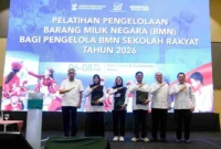 Wakil Menteri Sosial Agus Jabo Priyono saat menutup Pelatihan Pengelolaan BMN bagi Pengelola BMN Sekolah Rakyat Tahun 2026 di Bekasi, Jumat (8/5/2026). (Foto: Kemensos)