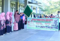 Wakil Wali Kota Elzadaswarman melepas Pawai Ta’aruf AKSIORA di halaman Kantor Wali Kota Payakumbuh, Sabtu (23/5/2026). (Foto: MC Payakumbuh)