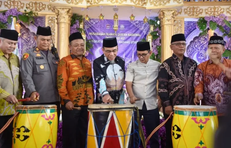 Wakil Wali Kota Padang, Maigus Nasir membuka MTQ Nasional ke-42 Tingkat Kecamatan Padang Utara di halaman kantor camat setempat, Sabtu (23/5/2026). (Foto: Pemko Padang)