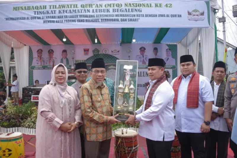 Wakil Wali Kota Padang Maigus Nasir membuka MTQN ke-42 tingkat Kecamatan Lubuk Begalung di samping Kantor Lurah Pampangan Nan XX, Sabtu (16/5/2026). (Foto: Diskominfo Padang)