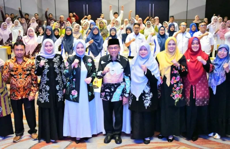 Wakil Wali Kota Padang Maigus Nasir membuka Seminar dan Workshop Tenaga Pendidik Yayasan Pertiwi Padang di Hotel Santika Padang, Sabtu (23/5/2026). (Foto: Pemko Padang)