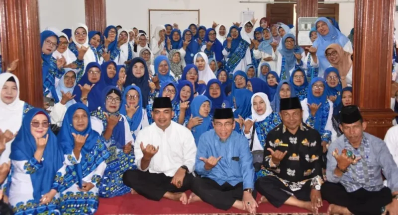 Wakil Wali Kota Padang, Maigus Nasir menghadiri pengajian bulanan BKMT Permata di Musala Nurul Jadid, Jalan Rambutan Nomor 17, Perumnas Belimbing, Kecamatan Kuranji, Minggu (17/5/2026). (Foto: Pemko Padang)