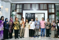 Wakil Wali Kota Padang, Maigus Nasir menyambut kedatangan delegasi UniKL Malaysia di Kediaman Resmi Wakil Wali Kota, Jumat (1/5/2026). (Foto: Prokopim Padang)