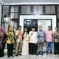 Wakil Wali Kota Padang, Maigus Nasir menyambut kedatangan delegasi UniKL Malaysia di Kediaman Resmi Wakil Wali Kota, Jumat (1/5/2026). (Foto: Prokopim Padang)