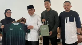 Wakil Wali Kota Padang Maigus Nasir menerima audiensi dari perwakilan PT Paragon Technology and Innovation melalui brand Kahf di Rumah Dinas Wakil Wali Kota Padang, Jumat (22/5/2026). (Foto: Pemko Padang)