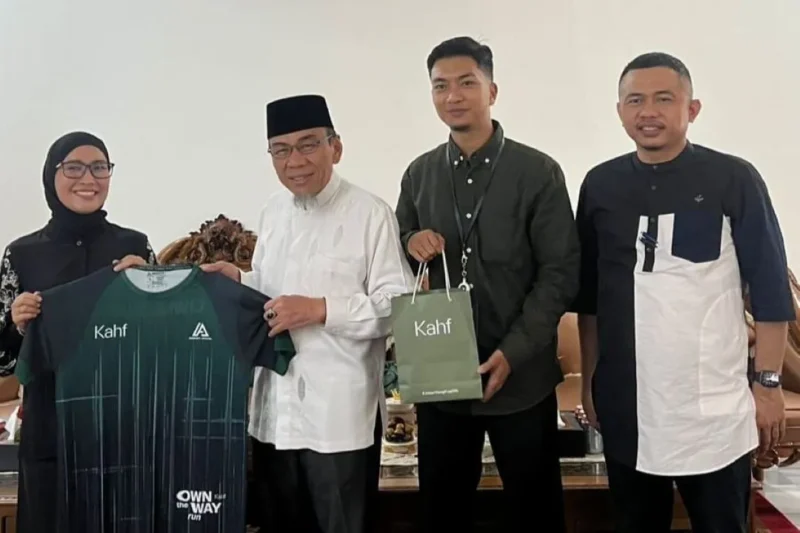 Wakil Wali Kota Padang Maigus Nasir menerima audiensi dari perwakilan PT Paragon Technology and Innovation melalui brand Kahf di Rumah Dinas Wakil Wali Kota Padang, Jumat (22/5/2026). (Foto: Pemko Padang)
