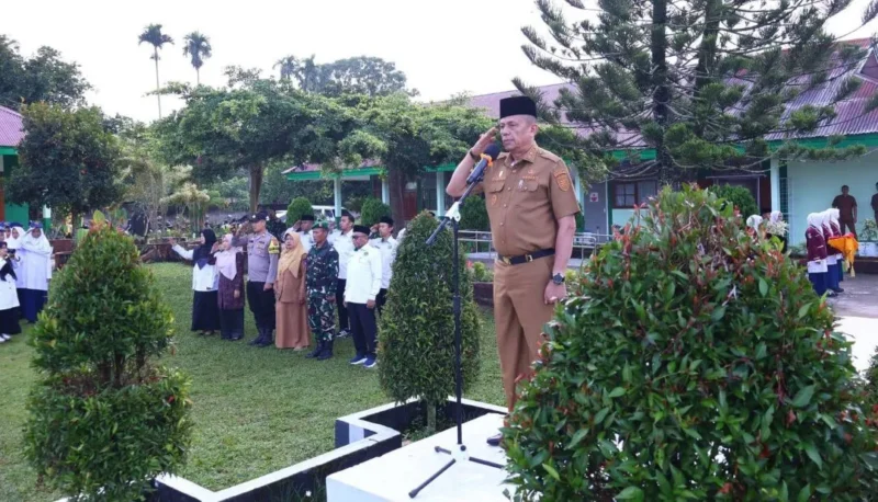 Wakil Wali Kota Payakumbuh, Elzadaswarman saat memimpin upacara di MTsN 2 Payakumbuh, Senin (4/5/2026). (Foto: MC Payakumbuh)