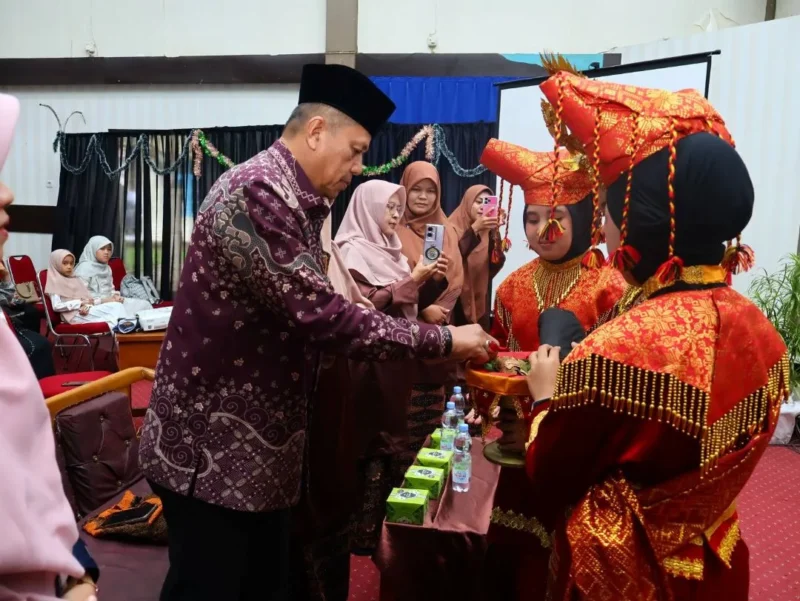 Wakil Wali Kota Payakumbuh, Elzadaswarman, menghadiri peringatan milad ke-13 Yayasan Al Iffat di Aula SKB Balai Jariang, Kecamatan Payakumbuh Timur, Sabtu (9/5/2026). (Foto: MC Payakumbuh)