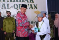 Wakil Wali Kota Payakumbuh Elzadaswarman saat menghadiri Wisuda Akbar Tahfidz Al Quran ke-VI Perguruan Islam Darussalam di Kelurahan Taratak Padang Kampuang, Minggu (17/5/2026). (Foto: MC Payakumbuh)