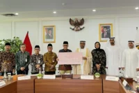 Penyerahan bantuan untuk Jemaah haji Indonesia dari Zayed Foundation senilai sekitar USD 190.000 atau setara Rp3,3 miliar di Gedung Kemenhaj, MH Thamrin, Jakarta, Selasa (12/5/2026). (Foto: Kemenhaj)