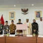 Penyerahan bantuan untuk Jemaah haji Indonesia dari Zayed Foundation senilai sekitar USD 190.000 atau setara Rp3,3 miliar di Gedung Kemenhaj, MH Thamrin, Jakarta, Selasa (12/5/2026). (Foto: Kemenhaj)
