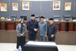 Rapat Paripurna DPRD Padang