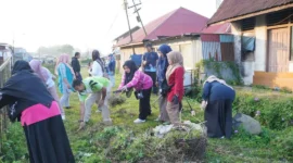 Ratusan peserta dari berbagai unsur mengikuti korve dan aksi pilah sampah dalam rangka memperingati Hari Lingkungan Hidup Sedunia 2026, Sabtu (6/6/2026). (Foto: Diskominfo Padang Panjang)