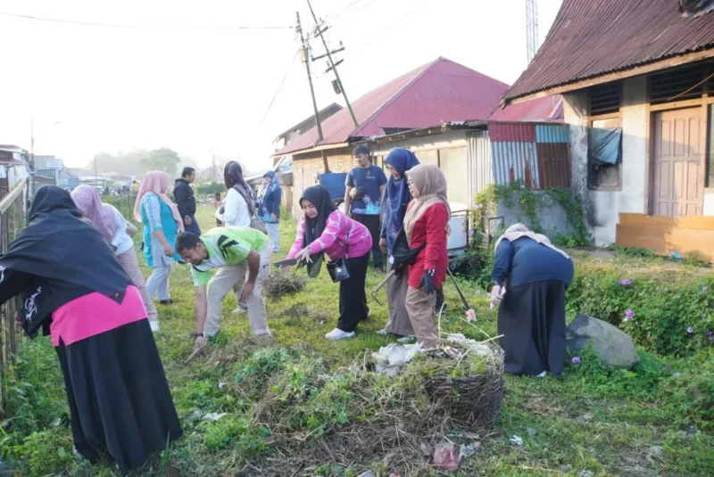 Ratusan peserta dari berbagai unsur mengikuti korve dan aksi pilah sampah dalam rangka memperingati Hari Lingkungan Hidup Sedunia 2026, Sabtu (6/6/2026). (Foto: Diskominfo Padang Panjang)