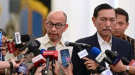 Anggota DEN, Chatib Basri memberikan keterangan pers kepada wartawan di Istana Merdeka, Jakarta, Selasa (9/6/2026). (Foto: BPMI Setpres)