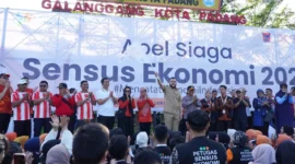 Wali Kota Padang Fadly Amran memimpin Apel Siaga Sensus Ekonomi (SE) 2026 di Lapangan Upacara Balai Kota Padang, Aie Pacah, Rabu (17/6/2026). (Foto: Pemko Padang)